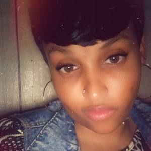 Meet your Posher, Tee